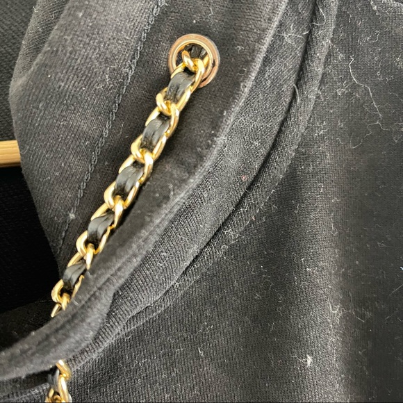 Black cropped hoodie with gold chain drawstring pulls - Picture 11 of 11